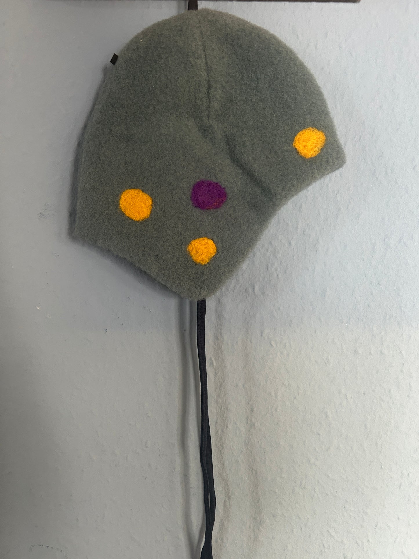 Wolle mutze mit Punkte Upcycling
